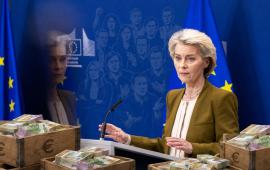 глава Еврокомиссии Урсула фон дер Ляйен выступила с неожиданным предложением использовать банковские вклады граждан ЕС в целях поддержания экономики Европы.