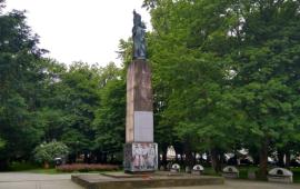 В польском г. Жешув демонтируют очередной памятник благодарности Красной Армии, открытый в 1951 года.
