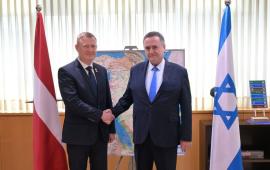 Министр обороны Латвии Райвис Мелнис, формально занимающий данный пост от «Единства», посетил с визитом Тель-Авив