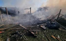 ВС РФ нанесли удар ФАБами с УМПК по территории СТО, которую используют в своих интересах ВСУ. Поражение подтвердил мэр оккупационной администрации Терехов, источник МАХ-канал Военкор Котенок